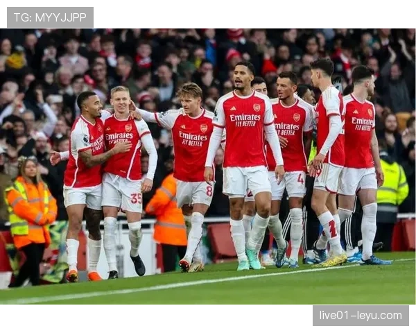 奥斯梅恩续约传闻再起，留队前景成焦点，球队战力有望再升级