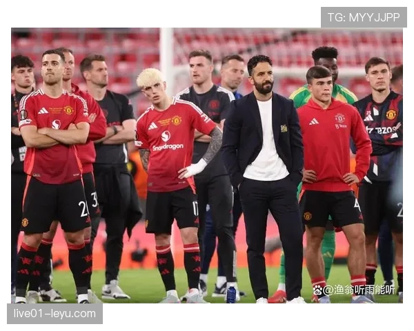 曼联勇夺欧联杯冠军，强势重返欧洲足球巅峰