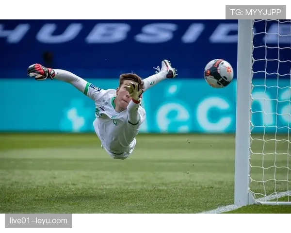 兹沃勒中场核心闪耀赛场，关键战策动制胜攻势