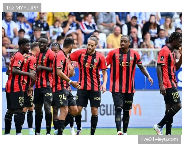 尼斯防线表现稳健，球队士气高涨引发广泛关注