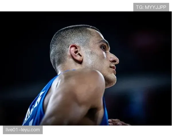 曹圭成技术持续精进，闪耀赛场成足坛新星