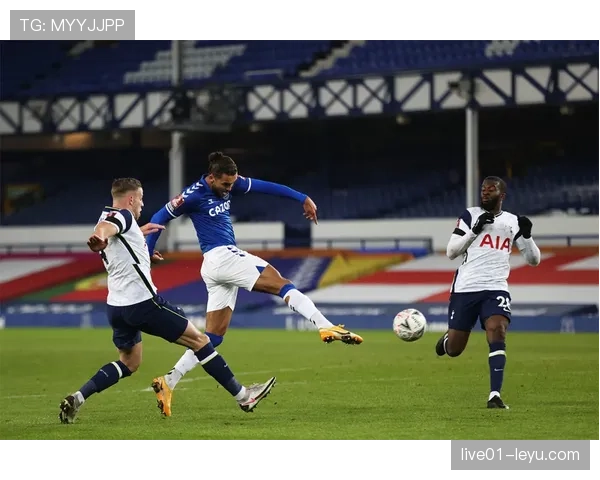 孙兴慜与冈崎慎司：亚洲前锋战术角色与进攻效率对比分析