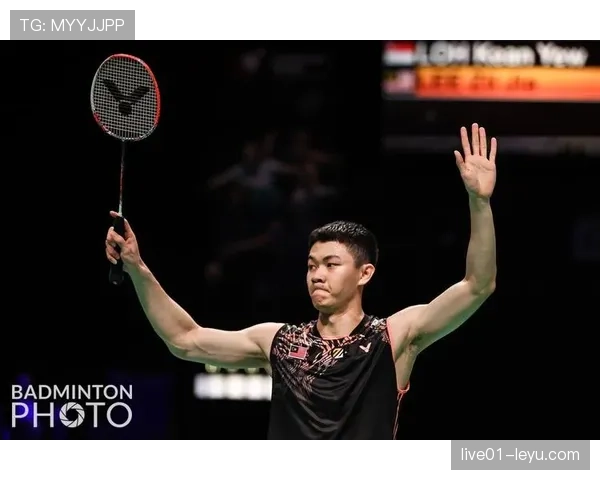 李梓嘉比赛结束秒变“理工宅”，路边买泡面被认出尴尬爆棚！