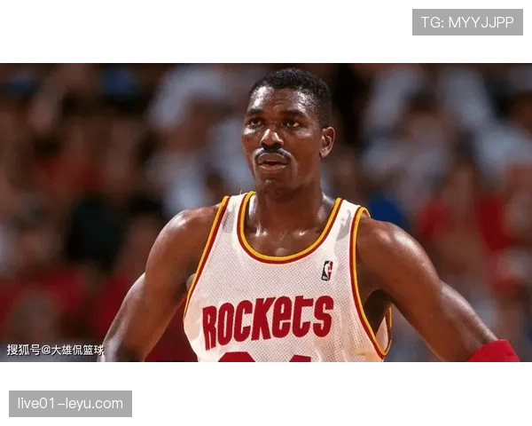 摩西·马龙低位强攻主导内线，篮板与二次进攻改变战局