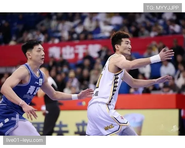 孙铭徽训练完直接拎两袋蛋白粉回家，冰箱塞满能量胶像囤卫生纸