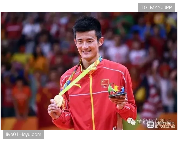 谌龙机场私服比我三年工资贵，看完只想把银行卡埋了